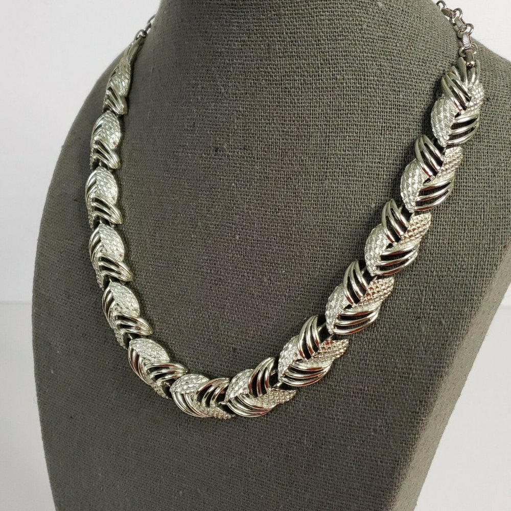 Silver Tone Textured Link Necklace 18" Length - Picture 3 of 8